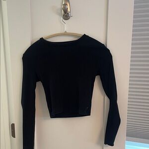 Aritzia TNA Black ribbed cropped long sleeve top